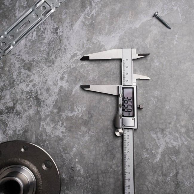 Электронный штангенциркуль AMO SLE-300 с калибровкой Электронный штангенциркуль AMO SLE-300 с калибровкой